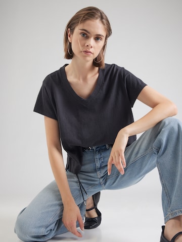 LEVI'S ® Shirt in Black: front