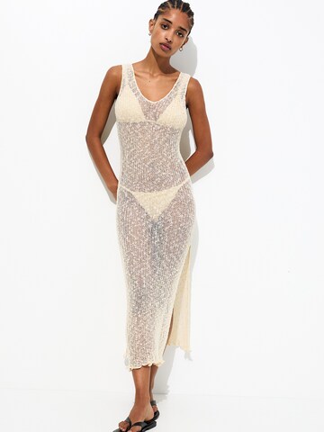 Pull&Bear Kleid in Beige: Vorderseite
