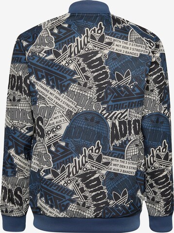 ADIDAS ORIGINALS - Chaqueta de entretiempo 'Allover Print Sst' en azul