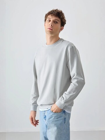 Tommy Life Sweatshirt in Grey