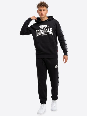 LONSDALE Конический (Tapered) Спортивные штаны 'Grutness' в Черный