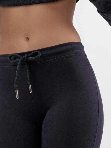 Flared Pantaloni di Busem in blu