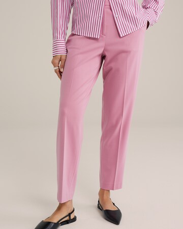 WE Fashion Tapered Trousers with creases in Pink: front