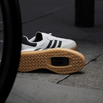 Scarpa sportiva 'Velosamba' di ADIDAS PERFORMANCE in bianco