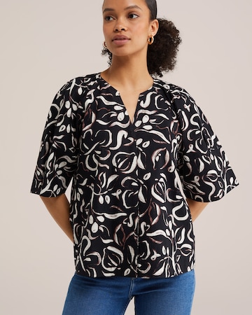 WE Fashion Blouse in Black: front