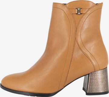 Usha Ankle Boots in Brown: front