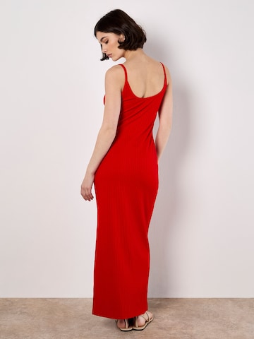 Robe ' ' Apricot en rouge