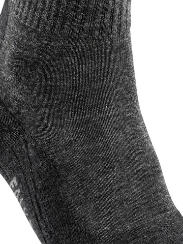 FALKE Sportsocken 'TK2 Explore Wool'‌‌ in Schwarz