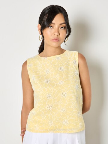 Chemisier Apricot en jaune : devant