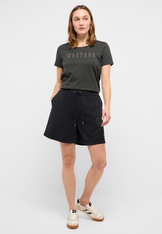 MUSTANG Loosefit Shorts 'Charlottesville' in Schwarz