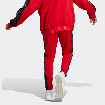 ADIDAS SPORTSWEAR Tapered Sportbroek in Rood