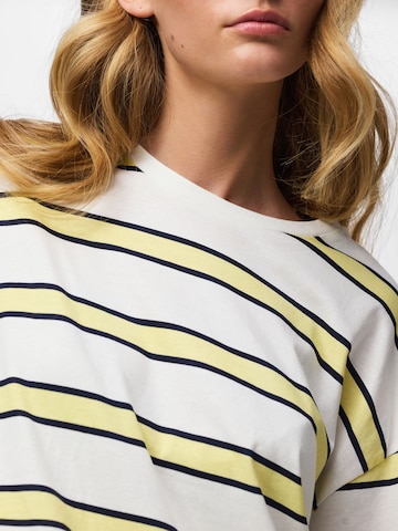 T-shirt 'PCMila' PIECES en jaune