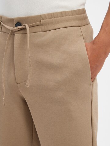Lindbergh Regular Trousers in Beige