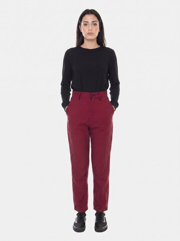 Carhartt WIP Baggy Bukser 'W' Norvell Pant Black / Cardinal Check' i rød: forside