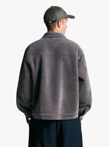 Giacca di mezza stagione di Bershka in grigio