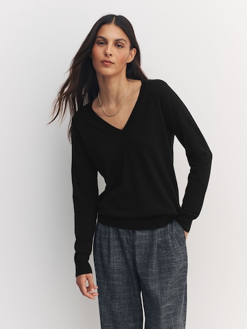 Next Свитер в Черный: спереди