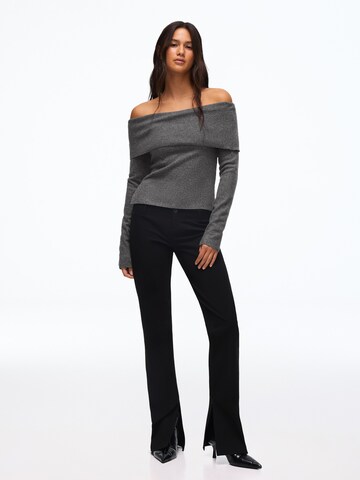 Bershka Sweater in Grey: front
