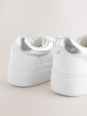 Baskets basses Next en blanc