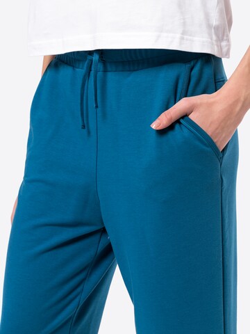 Effilé Pantalon de sport NIKE en bleu