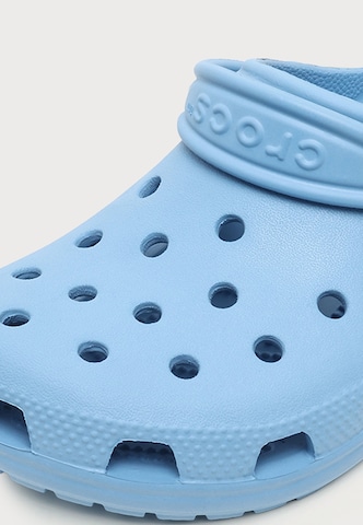 Pantofi deschiși 'Classic' de la Crocs pe albastru