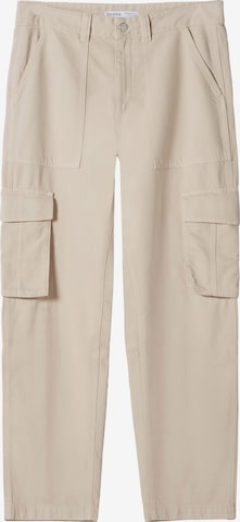 Bershka Regular Cargo trousers in Beige: front