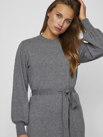 Robes en maille VILA en gris