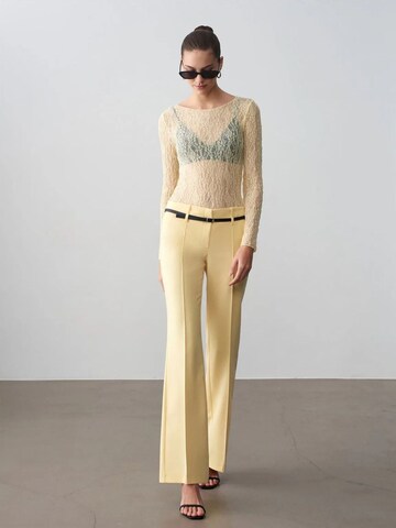 Dilvin Regular Pants in Yellow: front