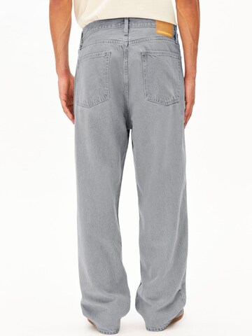 ARMEDANGELS Loose fit Jeans 'JAAMEO' in Grey