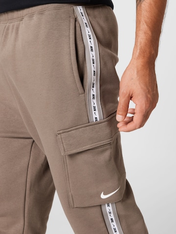 Nike Sportswear Szabványos Cargo nadrágok - zöld