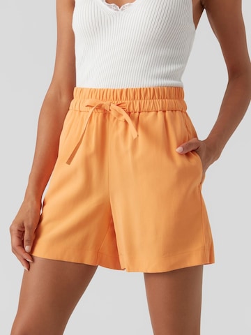 VERO MODA Loosefit Shorts 'Carmen' in Orange