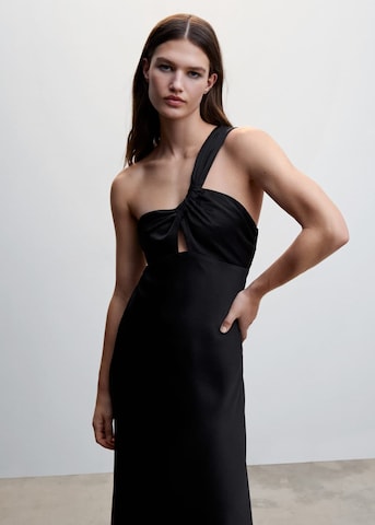 Robe de soirée 'Leandra' MANGO en noir