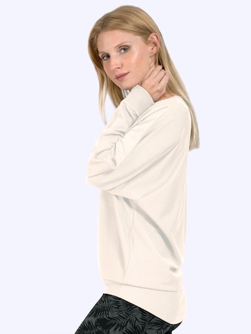 Magadi Sportpullover 'Anna'‌‌‌‌‌‌‌‌ in Weiß