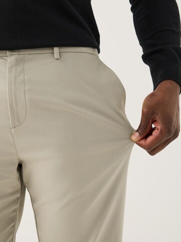 Next Slimfit Chinosy w kolorze szary