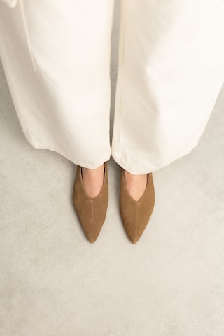 SACHA Ballerina in Braun