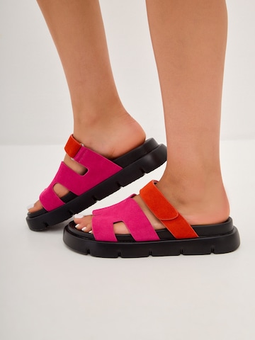 CESARE GASPARI Pantolette in Pink