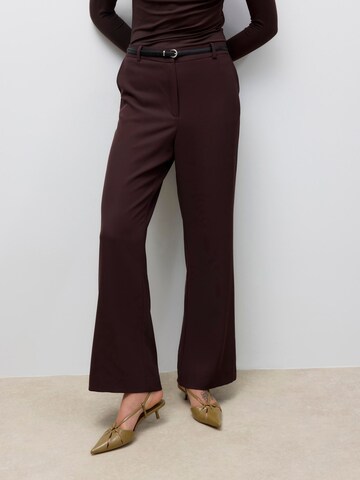 VERO MODA - Acampanado Pantalón 'AWUPAMA' en marrón: frente