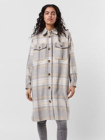 VERO MODA Between-Seasons Coat 'Nelly' in Grey: front