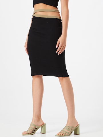 A LOT LESS Skirt in Black: front