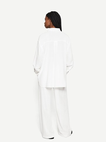 Chemisier Bershka en blanc