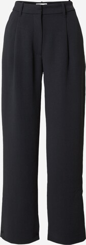 Abercrombie & Fitch Pleat-front trousers in Black: front