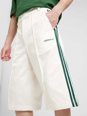 ADIDAS ORIGINALS - Loosefit Calças '80s' em branco