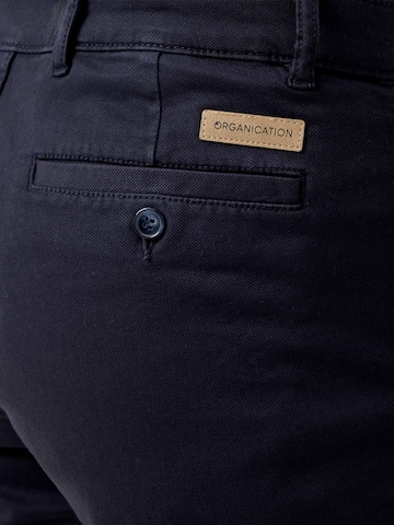 Organication Slimfit Shorts in Schwarz