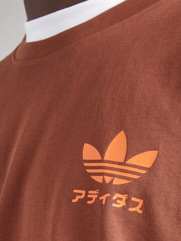 ADIDAS ORIGINALS Paita 'JAPAN MASCOT' värissä ruskea