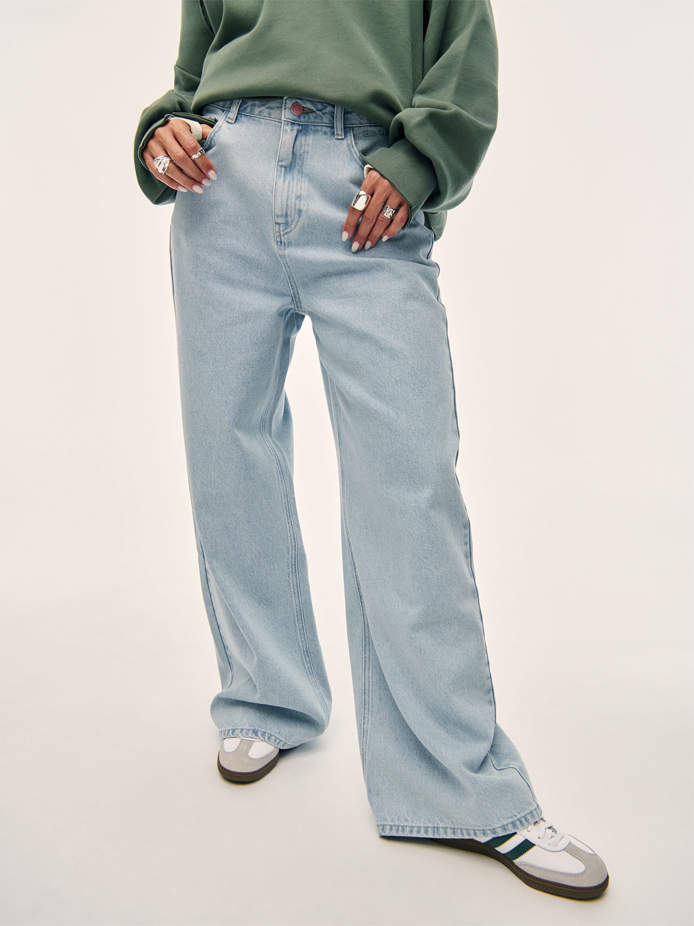 Kamila Šikl Loose fit Jeans in Light Blue | ABOUT YOU