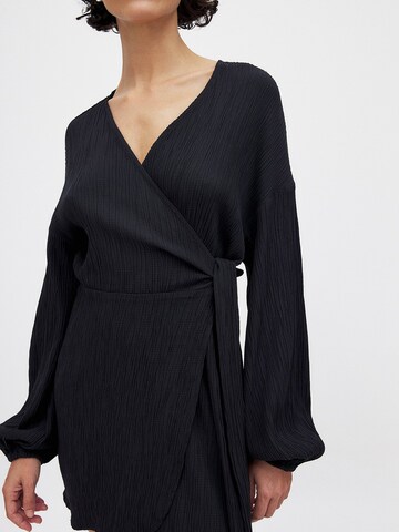 NA-KD Kleid in Schwarz