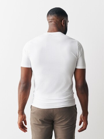 T-Shirt Next en blanc