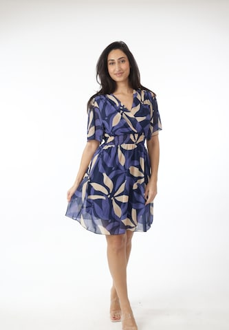 Elara Kjole i blå: forside