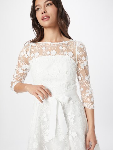 APART Φόρεμα κοκτέιλ σε λευκό