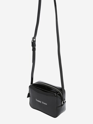 Tommy Jeans Crossbody Bag in Black: front