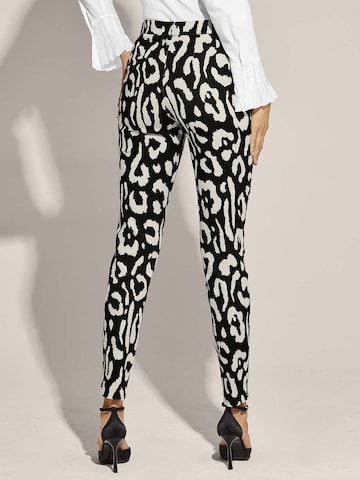 MADELEINE Slimfit Broek in Zwart